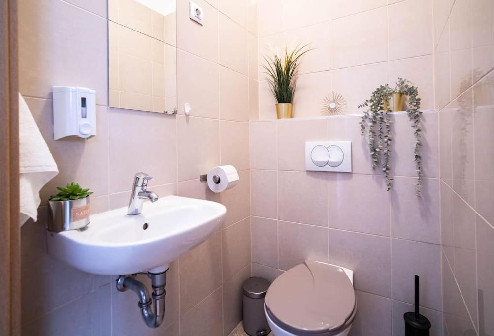 Free Parking! Soho Budapest 304, 4 Ppl, Ac, Fast Wifi, Smart Tv Luaran gambar