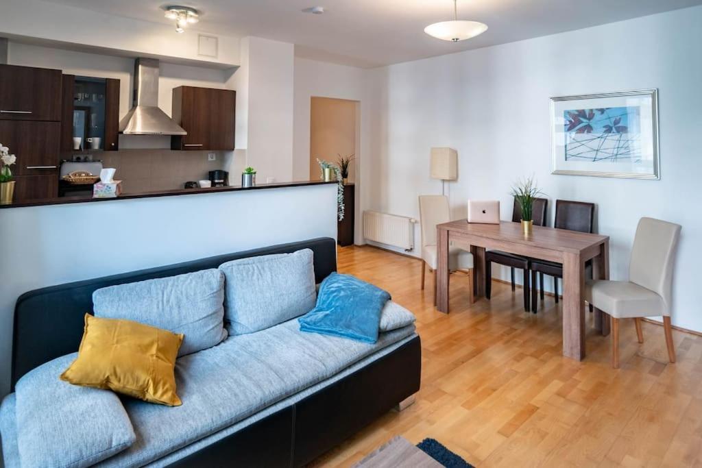 Free Parking! Soho Budapest 304, 4 Ppl, Ac, Fast Wifi, Smart Tv Luaran gambar